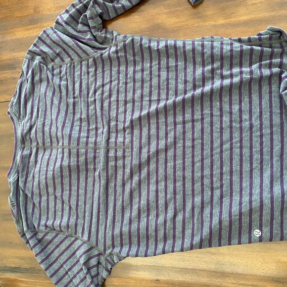 LuluLemon Longsleeve shirt size Medium - Picture 2 of 3